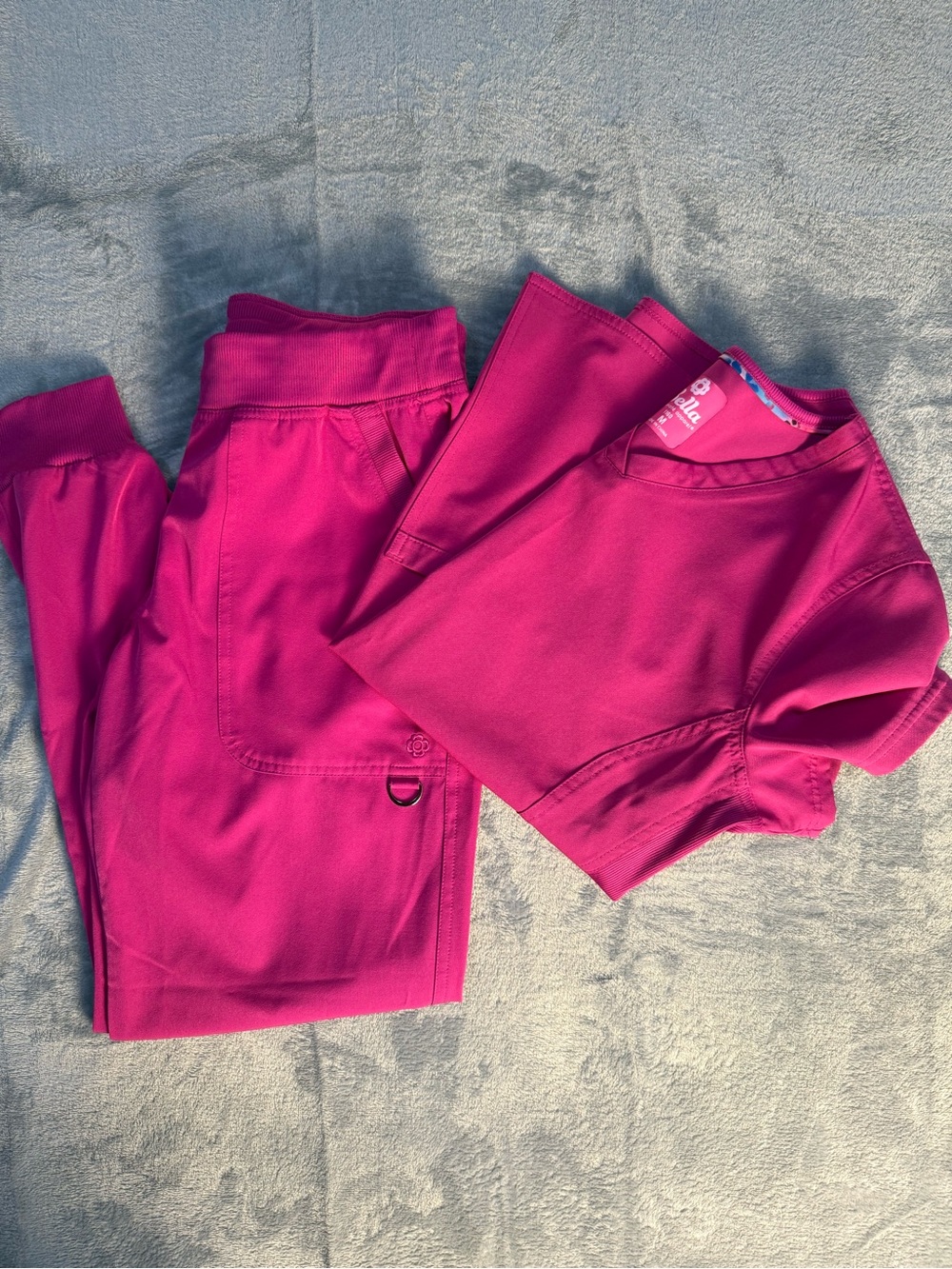 Bella Women’s Bright Fuchsia Scrub Set Top-M Pant-S. Jogger Pant Style